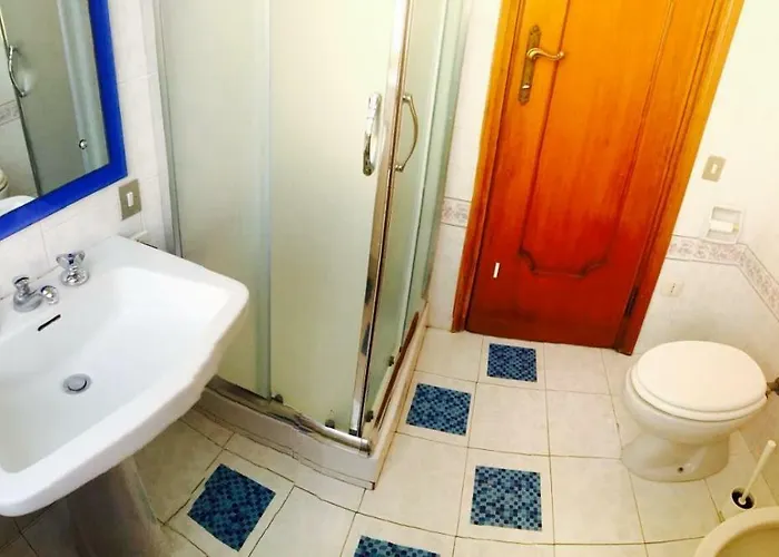 Bed & Breakfast Colombo 3*