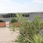 Bed & Breakfast Colombo 3*