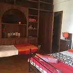 Bed and Breakfast Colombo 3*